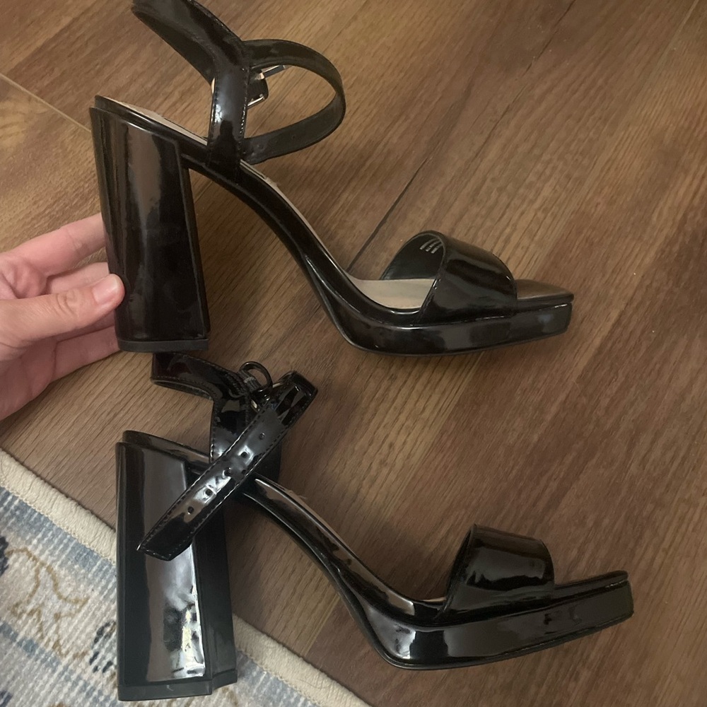 size 6.5 black steve madden heel